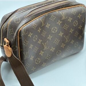 Authentic & Vintage Louis Vuitton reporter PM bag!